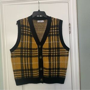 Women’s Sweater Vest, Size Medium. Used in good condition.